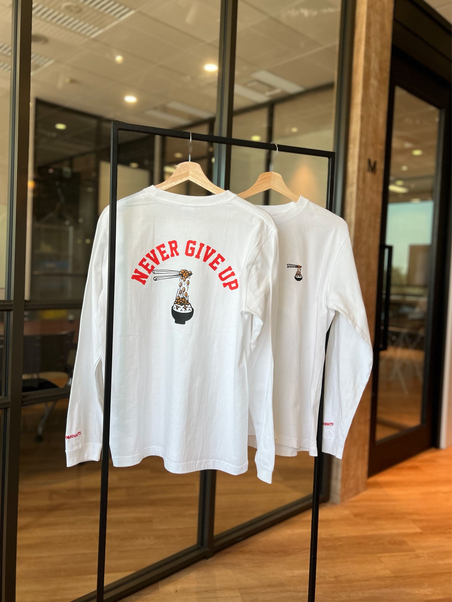【限定再販売中】Never give up long tee / white