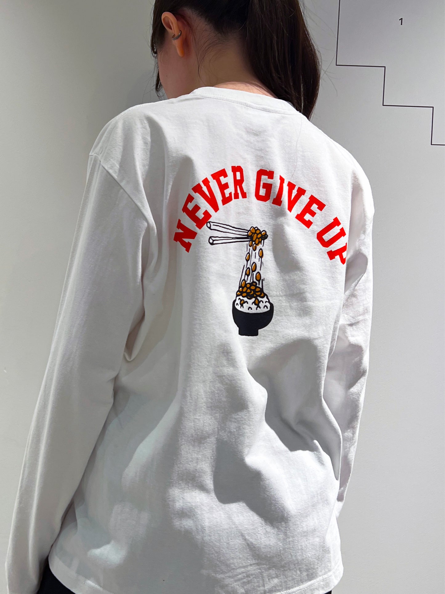 【限定再販売中】Never give up long tee / white